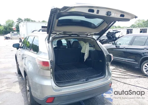 2015 Toyota Highlander Xle V6 from USA, damaged, VIN 5TDJKRFH9FS135872